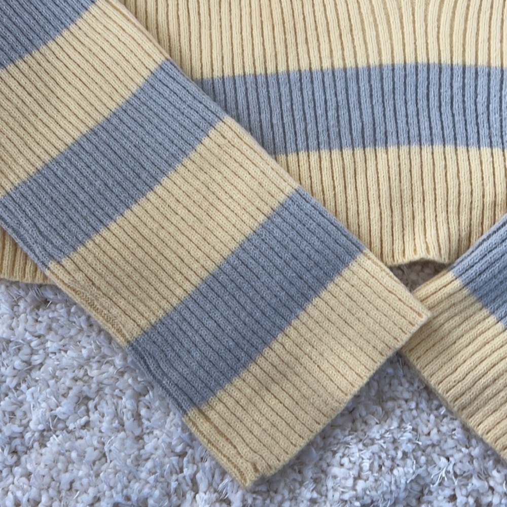 Cropped sweater - Picture 3 of 3